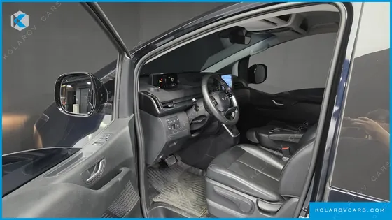 HYUNDAI STARIA 4WD TOURER 9-SEATER