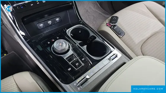 KIA CARNIVAL GASOLINE 9-SEATER NOBLESSE