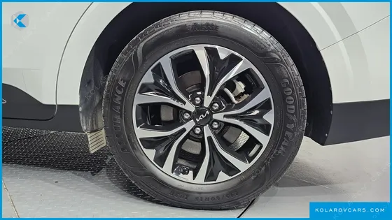 KIA CARNIVAL GASOLINE 9-SEATER NOBLESSE