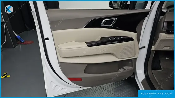 KIA CARNIVAL GASOLINE 9-SEATER NOBLESSE