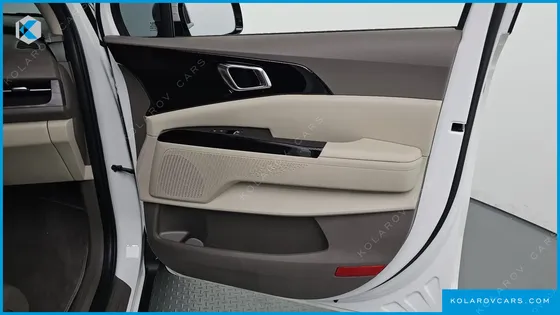 KIA CARNIVAL GASOLINE 9-SEATER NOBLESSE