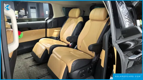 KIA CARNIVAL GASOLINE 7-SEATER NOBLESSE