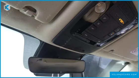 KIA CARNIVAL GASOLINE 7-SEATER NOBLESSE