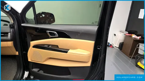 KIA CARNIVAL GASOLINE 7-SEATER NOBLESSE