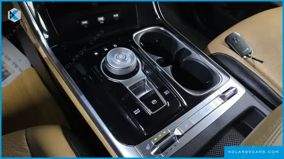 KIA CARNIVAL DIESEL 7-SEATER OUTDOOR