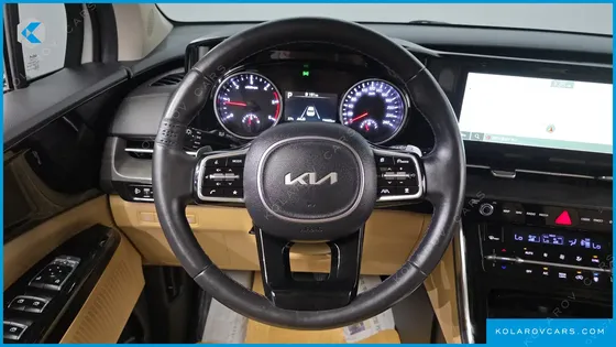 KIA CARNIVAL DIESEL 7-SEATER OUTDOOR