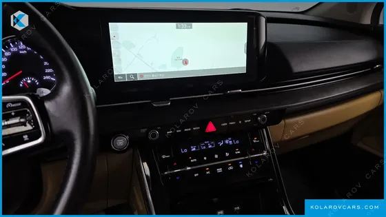 KIA CARNIVAL DIESEL 7-SEATER OUTDOOR