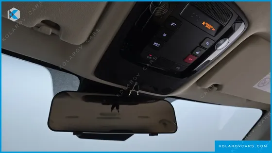 KIA CARNIVAL DIESEL 7-SEATER OUTDOOR