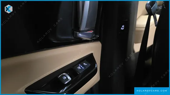 KIA CARNIVAL DIESEL 7-SEATER OUTDOOR