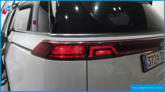 KIA CARNIVAL DIESEL 7-SEATER OUTDOOR