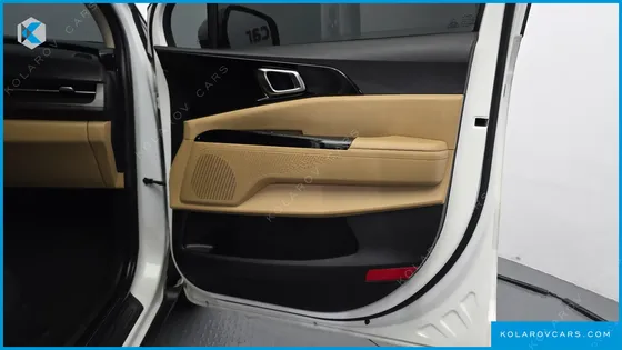 KIA CARNIVAL DIESEL 7-SEATER OUTDOOR