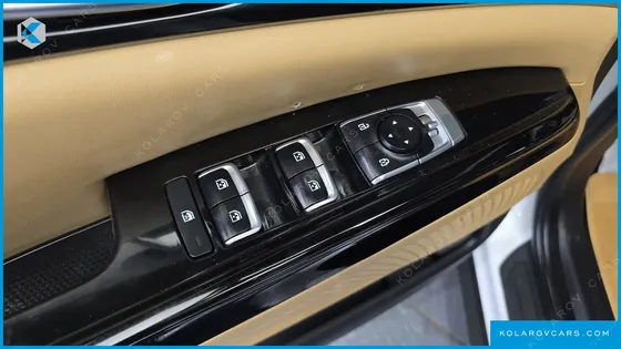 KIA CARNIVAL DIESEL 7-SEATER OUTDOOR