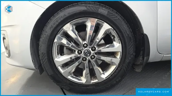 KIA CARNIVAL 9-SEATER PRESTIGE