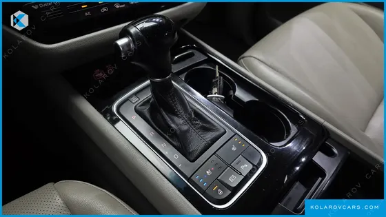 KIA CARNIVAL 9-SEATER PRESTIGE