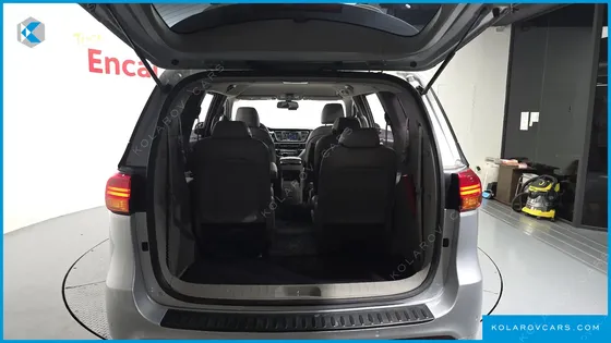 KIA CARNIVAL 9-SEATER PRESTIGE