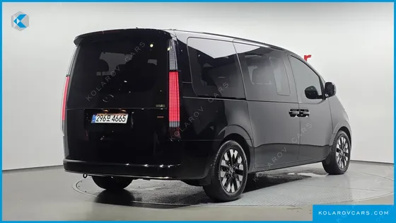 HYUNDAI STARIA 4WD LOUNGE 9-SEATER