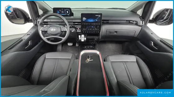 HYUNDAI STARIA 4WD LOUNGE 9-SEATER