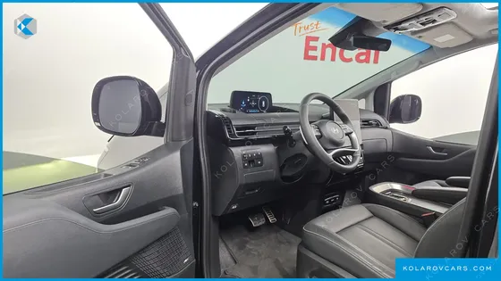 HYUNDAI STARIA 4WD LOUNGE 9-SEATER