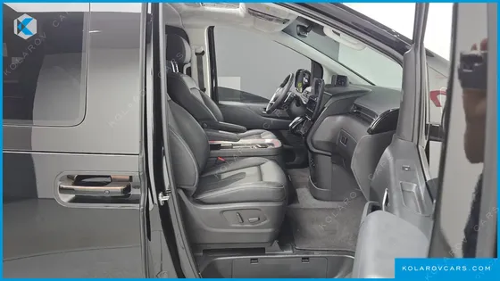HYUNDAI STARIA 4WD LOUNGE 9-SEATER