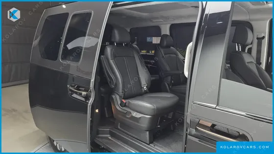 HYUNDAI STARIA 4WD LOUNGE 9-SEATER