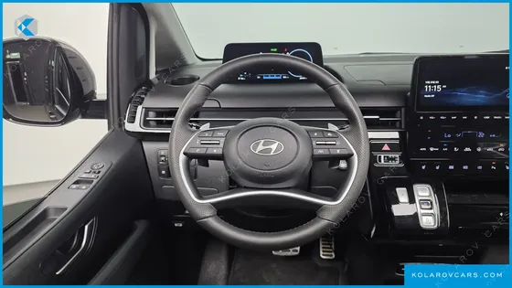 HYUNDAI STARIA 4WD LOUNGE 9-SEATER