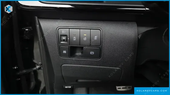 HYUNDAI STARIA 4WD LOUNGE 9-SEATER