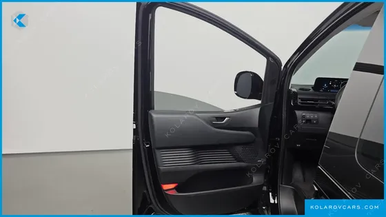 HYUNDAI STARIA 4WD LOUNGE 9-SEATER