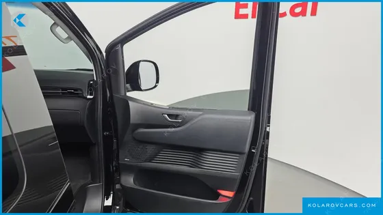 HYUNDAI STARIA 4WD LOUNGE 9-SEATER