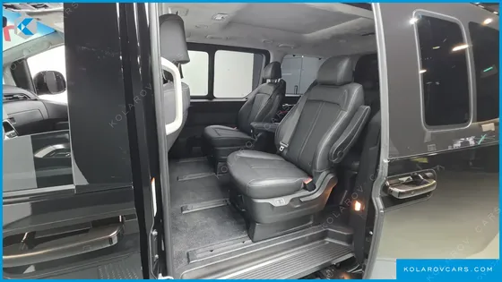 HYUNDAI STARIA 4WD LOUNGE 9-SEATER