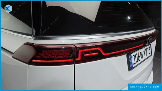 KIA CARNIVAL GASOLINE 9-SEATER SIGNATURE