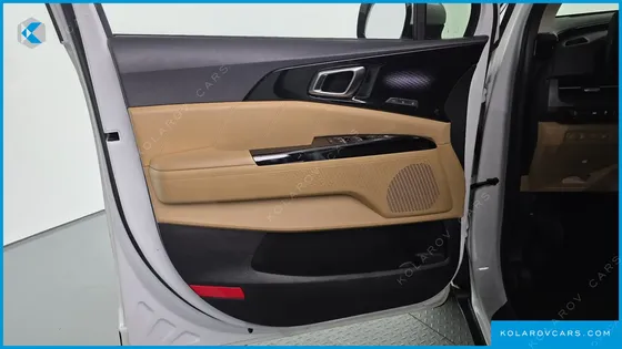 KIA CARNIVAL GASOLINE 9-SEATER SIGNATURE