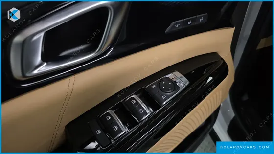 KIA CARNIVAL GASOLINE 9-SEATER SIGNATURE