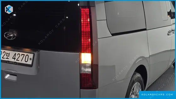 HYUNDAI STARIA L3.5 CARGO 5-SEATER