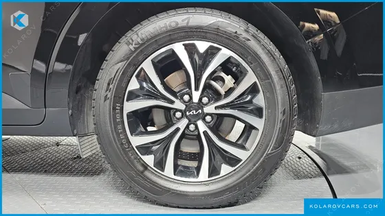 KIA CARNIVAL DIESEL 9-SEATER NOBLESSE