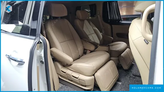 KIA CARNIVAL 7-SEATER HI-LIMOUSINE