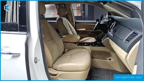KIA CARNIVAL 7-SEATER HI-LIMOUSINE