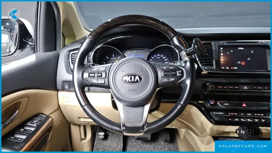 KIA CARNIVAL 7-SEATER HI-LIMOUSINE