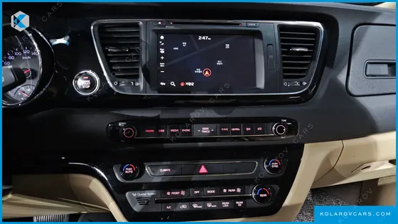 KIA CARNIVAL 7-SEATER HI-LIMOUSINE