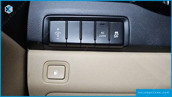 KIA CARNIVAL 7-SEATER HI-LIMOUSINE