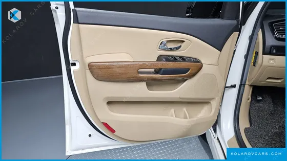 KIA CARNIVAL 7-SEATER HI-LIMOUSINE