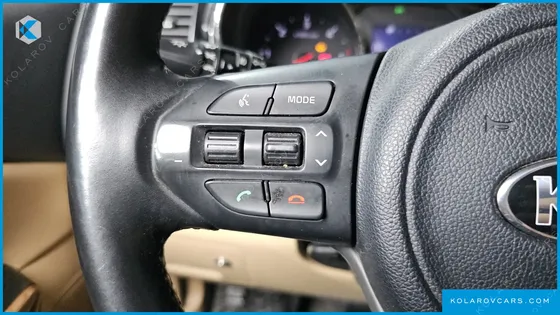 KIA CARNIVAL 7-SEATER HI-LIMOUSINE