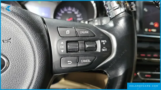 KIA CARNIVAL 7-SEATER HI-LIMOUSINE