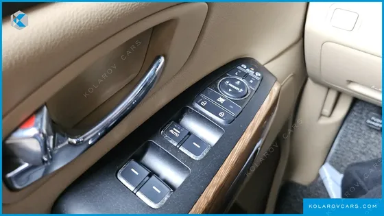 KIA CARNIVAL 7-SEATER HI-LIMOUSINE