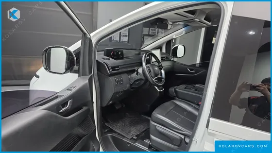 HYUNDAI STARIA 4WD TOURER 11-SEATER