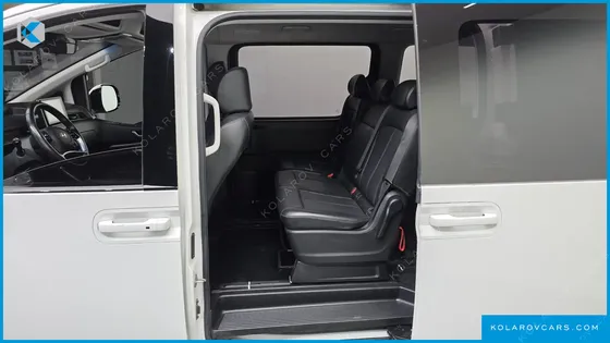 HYUNDAI STARIA 4WD TOURER 11-SEATER