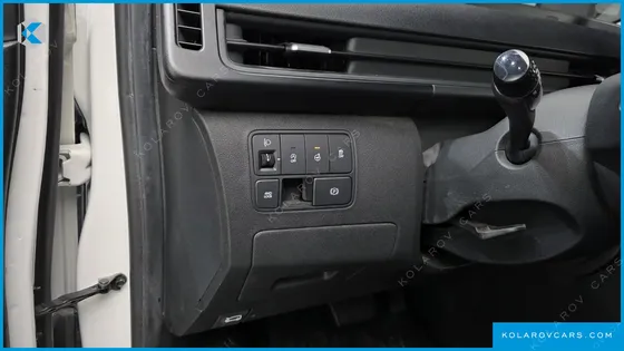 HYUNDAI STARIA 4WD TOURER 11-SEATER