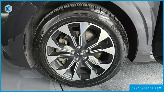 KIA CARNIVAL GASOLINE 7-SEATER NOBLESSE