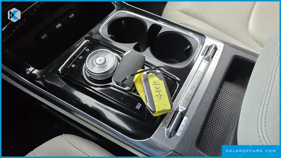 KIA CARNIVAL GASOLINE 7-SEATER NOBLESSE