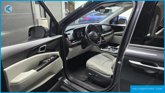 KIA CARNIVAL GASOLINE 7-SEATER NOBLESSE