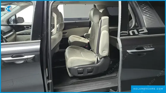 KIA CARNIVAL GASOLINE 7-SEATER NOBLESSE